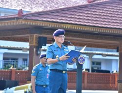 PIMPIN UPACARA BENDERA, ASINTEL PANGKOLINLAMIL, TEKANKAN DISIPLIN KEAMANAN, DAN ETIKA DIGITAL