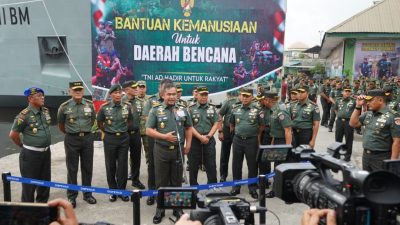 Kasad Berangkatkan Kapal ADRI, Kirim Bantuan Kemanusiaan ke Tiga Lokasi Bencana di Sumatera