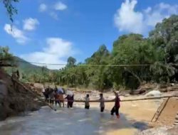 PEMBANGUNAN JEMBATAN DARURAT DI SALAREH AIA, POLRES AGAM PERCEPAT PEMULIHAN AKSES WARGA