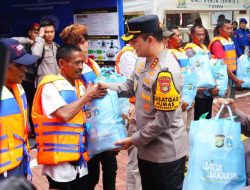 Kapolda Metro Jaya Pimpin Apel 1.000 Nelayan Kamtibmas di Kepulauan Seribu