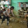 Bhakti Pendidikan Polri, Polres Langsa Bersihkan Sekolah Pascabanjir di Aceh Tamiang