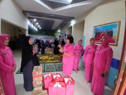 Bhayangkari Ranting Duren Sawit Santuni Anak Yatim di Yayasan Rumah Yatim