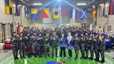 PERINGATI HUT KOWAL, KRI BANJARMASIN-592 GELAR AKSI DONOR DARAH