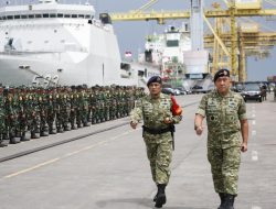 KRI BANDA ACEH-593 LAKSANAKAN UPACARA PEMBERANGKATAN TARUNA DALAM RANGKA MELAKSANAKAN LATSITARDANUS 