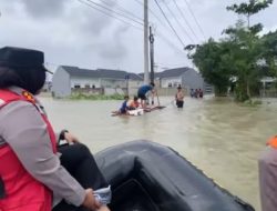 Polri Hadir Untuk Masyarakat, Kapolres Metropolitan Bekasi Kombes Pol. Sumarni, S.I.K., S.H., M.H. Menyaluran Bantuan Sosial Kepada Masyarakat Terdampak Banjir 