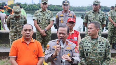 Kompak, TNI-Polri-Warga Jakarta bersih-bersih Waduk Cincin Papanggo; Pangdam dan Kapolda Turun Langsung