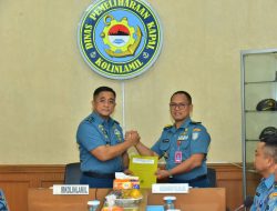 INSPEKTUR KOLINLAMIL PIMPIN PENUTUPAN TAKLIMAT AKHIR AUDIT KINERJA ITKOLINLAMIL TA 2026 DI DISKOMLEK DAN DISHARKAP KOLINLAMIL