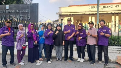 DHD 45 Bagikan 200 Paket Takjil untuk Pengguna Jalan