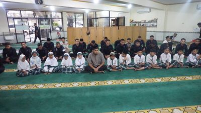 Santunan dan Buka Bersama di Kwitang, Brimob PMJ Hadirkan Kepedulian Nyata untuk Anak Yatim