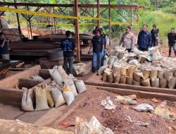 Polri Bongkar Penambangan Ilegal dan Penyelundupan Pasir Timah ke Malaysia, 7 Tersangka Diamankan