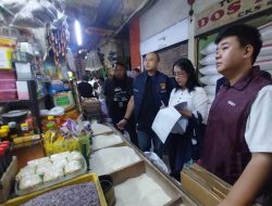 Satgas Saber Polda Metro Jaya Cek Harga dan Ketersediaan Bapokting di Pasar Jakarta Barat Jelang Idul Fitri