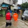 Respons Cepat Banjir Pondok Karya, Ditsamapta Polda Metro Jaya Turun Evakuasi Warga