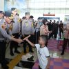 Kapolda Metro Jaya Sapa Anak-anak di Terminal Pulogebang, Bagikan Cokelat di Ruang Ramah Anak