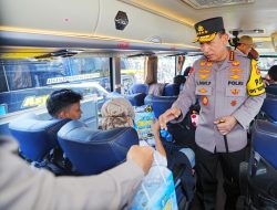 Kapolri Lepas 80 Bus Mudik Gratis, Pastikan Kesiapan Sopir Antar Masyarakat ke Tujuan