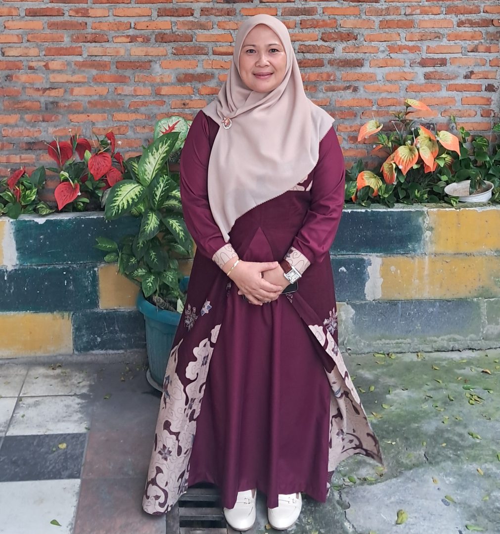 Ketua RT 12 Pisangan Baru Vani Harun