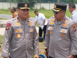 Dorong Ekonomi Pesisir, Kapolda Riau Bantu Nelayan Meranti dengan 20 Mesin Ketinting