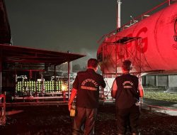 Brimob Metro Jaya Sigap Amankan Kebakaran SPBE di Bekasi, Situasi Cepat Terkendali