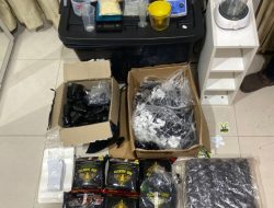 Polda Metro Jaya Membongkar Clandestine Lab Narkotika Jenis Tembakau Sintetis