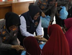 Dalam Semangat Hari Kartini, Polwan Polda Metro Jaya dan Polres Metro Jajaran Gelar Patroli Kamtibmas dan Bakti Sosial