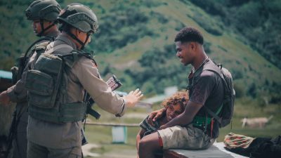 Patroli Humanis Ops Damai Cartenz 2026 Perkuat Stabilitas Keamanan di Distrik Kiwirok