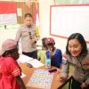 Melalui Honai Belajar, Ops Damai Cartenz Kenalkan Dunia dan Tata Surya kepada Anak-anak di Tembagapura, Timika, Papua Tengah