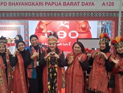 Banggakan UMKM Papua Barat Daya, Bhayangkari Sorong Kota Pamerkan Tenun Maybrat hingga Kuliner Khas di Bazar Nusantara