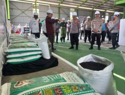 Kapolri Tinjau Pabrik Pupuk Batu Bara di Kampar, Lepas Distribusi 80 Ton Pupuk untuk Kelompok Tani Riau