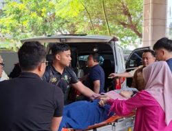 Sidokkes Polres Jakpus Gerak Cepat Evakuasi Perempuan Alami Pendarahan di Stasiun Sawah Besar